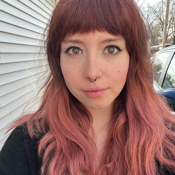 Profile Picture of Monica Hendrix (@fancypants1313) on Poshmark