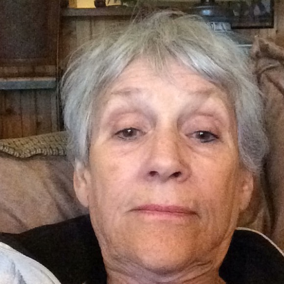 Profile Picture of Randi Brattin (@randib59) on Poshmark