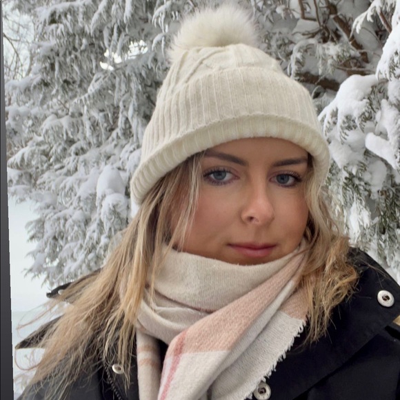 Profile Picture of Hanna Wrigley (@hannawrigley) on Poshmark