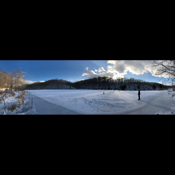 Profile Picture of Brett Gilbert (@bretgilb) on Poshmark