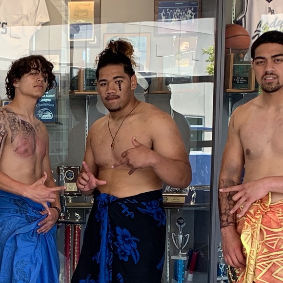 Profile Picture of Mika Faaitu (@smoovx) on Poshmark