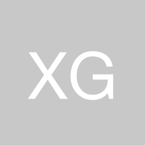 Profile Picture of Xenia Garcia (@xeniagarcia942) on Poshmark