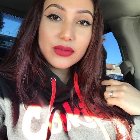 Profile Picture of Yeni Rodriguez (@itsyenifer) on Poshmark