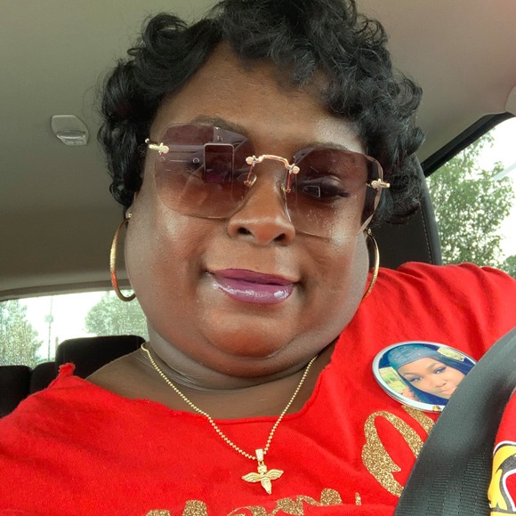 Profile Picture of Tamika Wadley (@jamiefox) on Poshmark