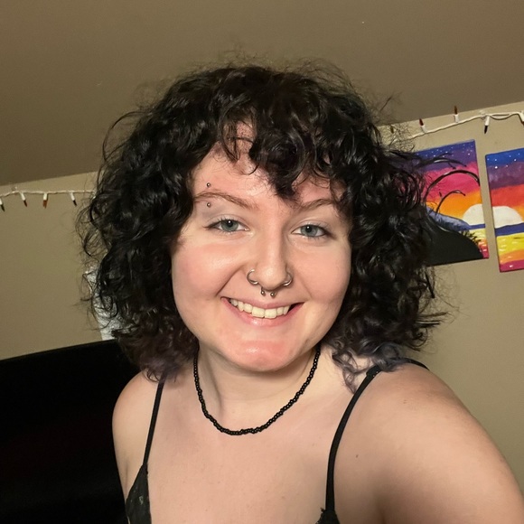 Profile Picture of Leighann Carpender (@lgharperr) on Poshmark