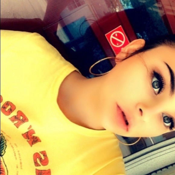 Profile Picture of Allison Loren (@allisonloren) on Poshmark