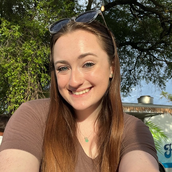 Profile Picture of Anna Sample (@anniesamp) on Poshmark