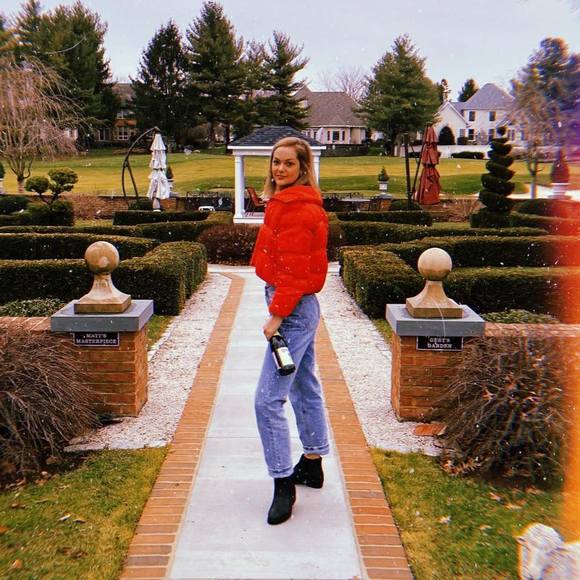 Profile Picture of Devon Schneider (@dvschneider) on Poshmark