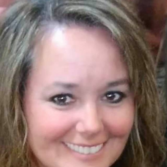 Profile Picture of Wade an darlene Hunter (@darlenehhh) on Poshmark