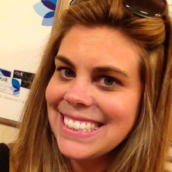 Profile Picture of Kim Curll (@kcsings930) on Poshmark