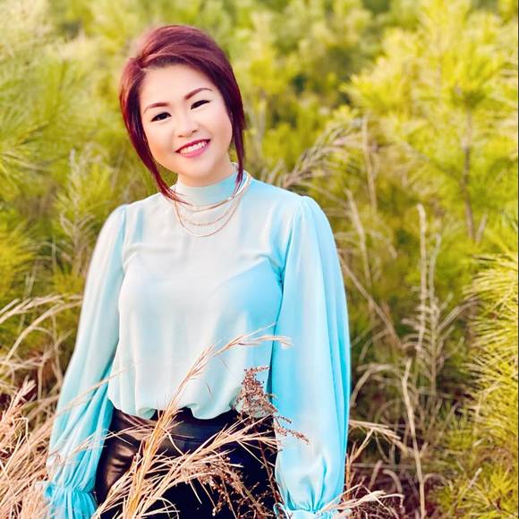 Profile Picture of Allison Nguyễn (@allison316) on Poshmark