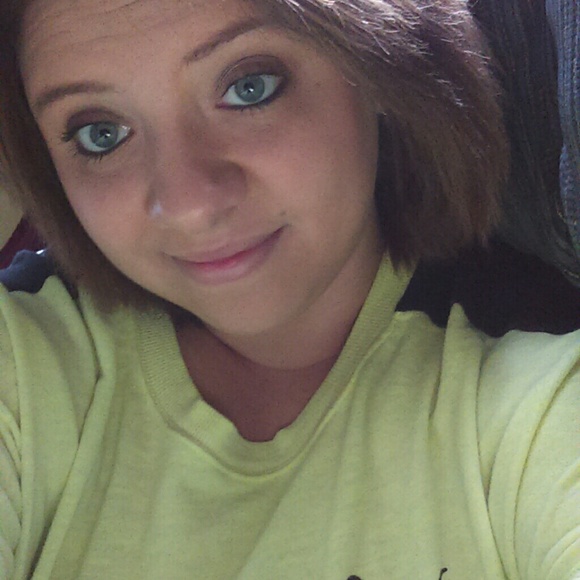 Profile Picture of Haley Winters (@haleyjanel96) on Poshmark