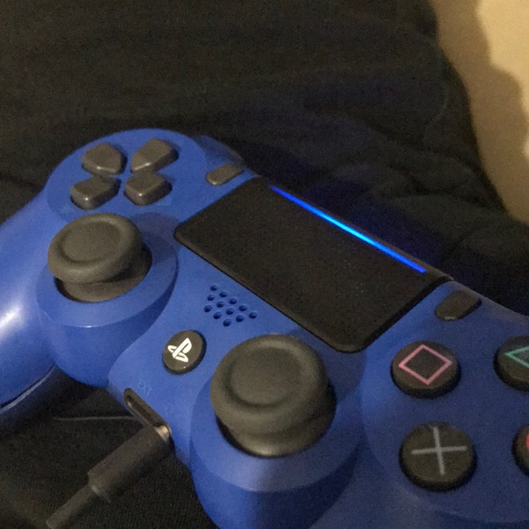 Profile Picture of Andrew Oliveira (@andrewo13578) on Poshmark