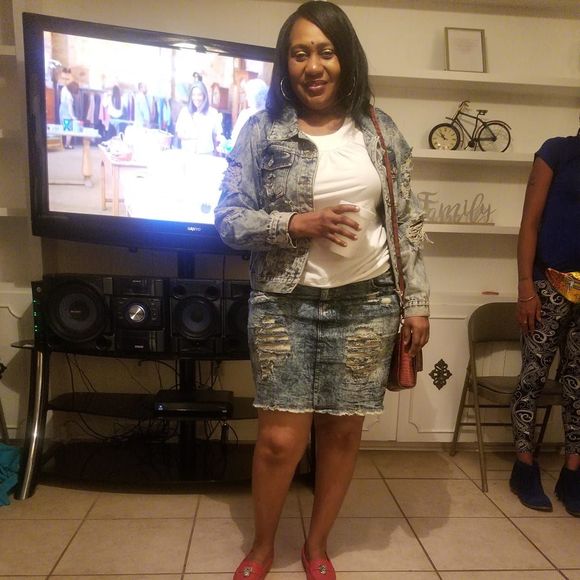 Profile Picture of Iris Clark (@irisclark785) on Poshmark