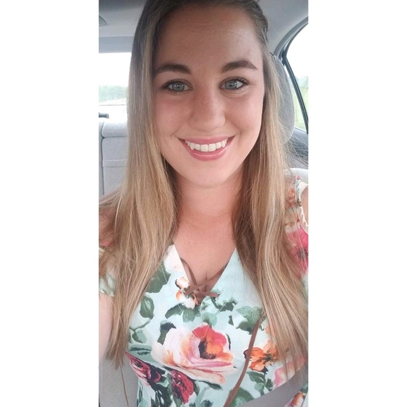 Profile Picture of Alex Stanley (@alexaileen38) on Poshmark