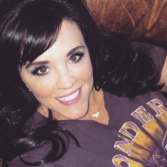 Profile Picture of Ladonna Devine (@ladonnacd) on Poshmark