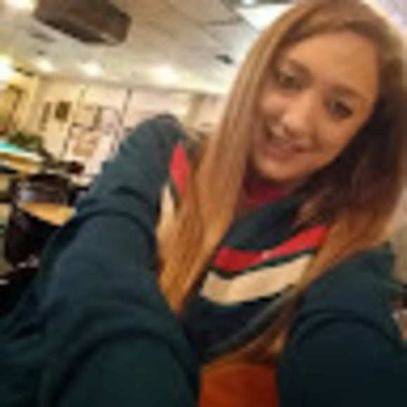 Profile Picture of Katrina Vecchiarelli (@akgalfree) on Poshmark
