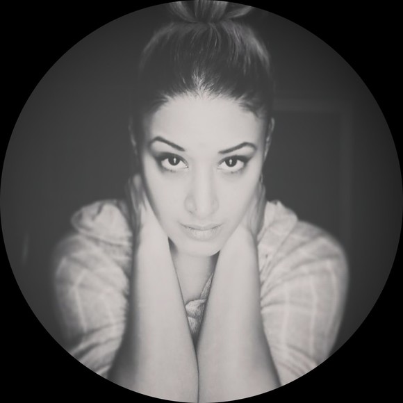 Profile Picture of Rosalyn Mercedes (@rosalynsroom) on Poshmark