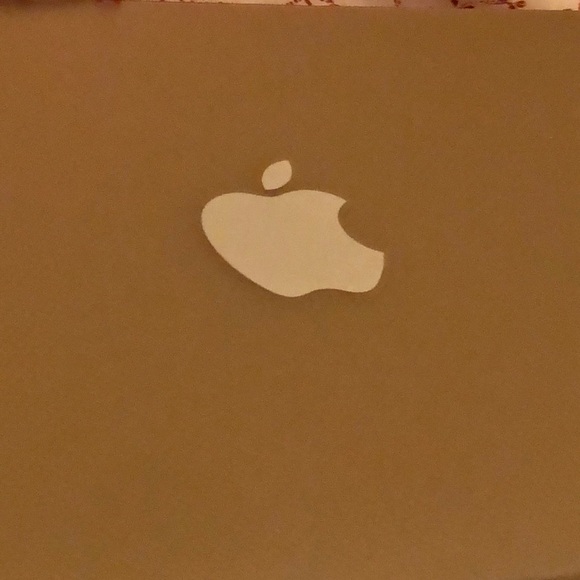 Profile Picture of Florence Cheung (@florencya7) on Poshmark