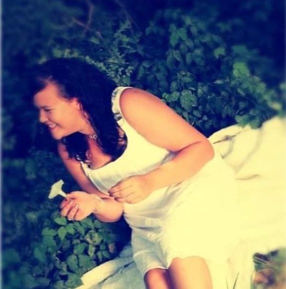 Profile Picture of Alexa Scott (@alexascott91) on Poshmark