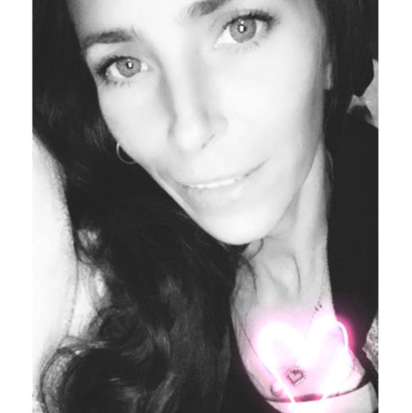 Profile Picture of Christina Malterer (@withlovefrom_me) on Poshmark