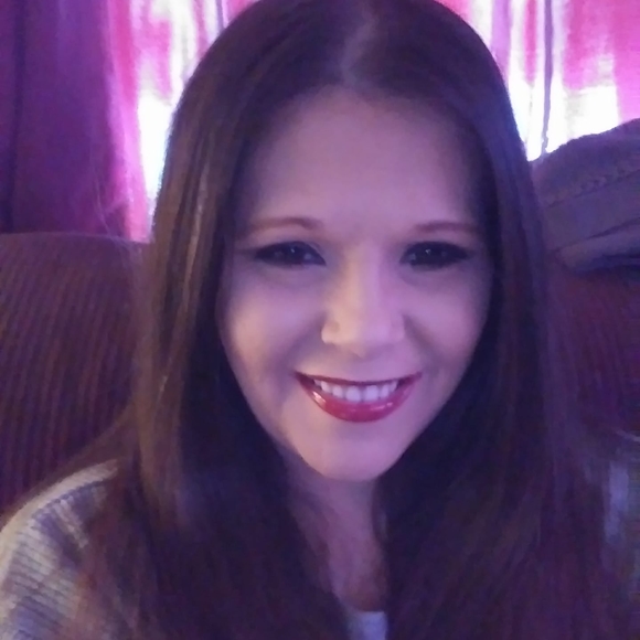 Profile Picture of Joyce Crain (@joannes_girl) on Poshmark