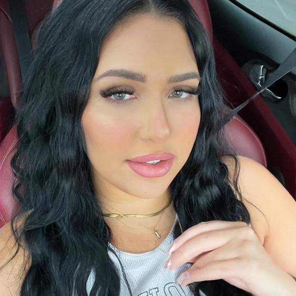 Profile Picture of Kassie Piacente (@kassiepiacente) on Poshmark