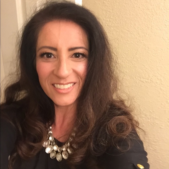 Profile Picture of Christie Arnell (@christiea88) on Poshmark
