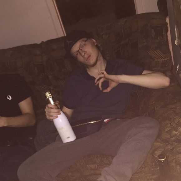 Profile Picture of Jo Crete (@m4dducks) on Poshmark