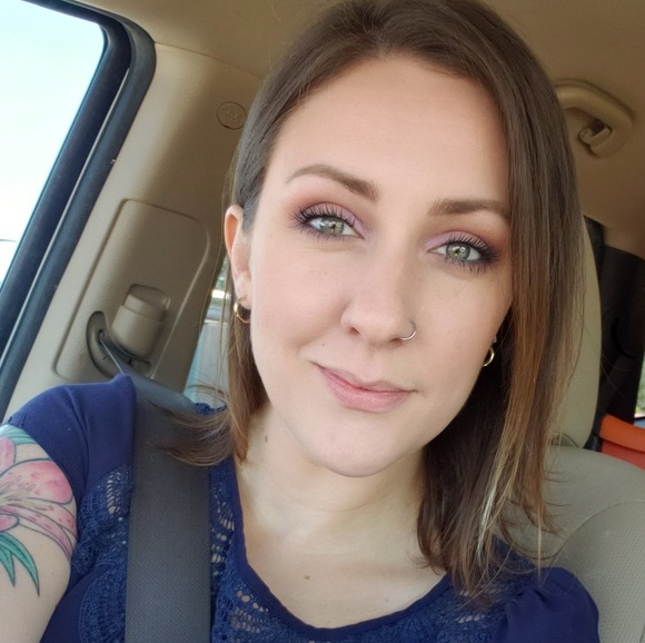 Profile Picture of Leasel Downey (@leaseld) on Poshmark