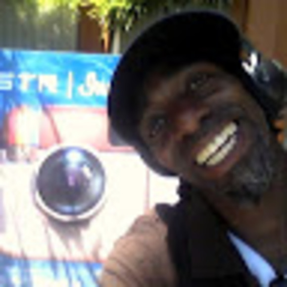 Profile Picture of Larken Phillips (@larkenphillips) on Poshmark