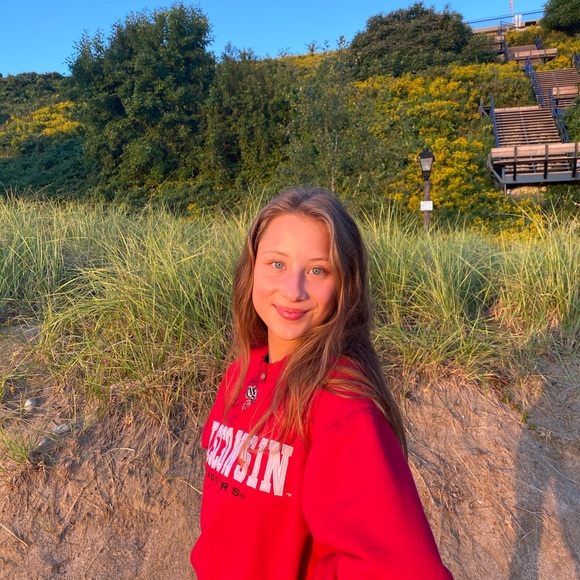 Profile Picture of Claire Jacobson (@claire1566) on Poshmark