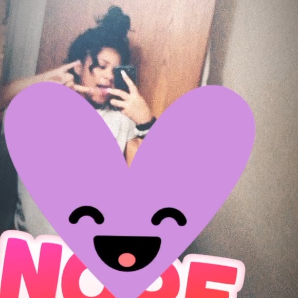 Profile Picture of Jeannette Thomas (@jourdan0526) on Poshmark