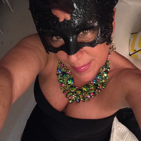 Profile Picture of Yanette Peters (@yanettepeters) on Poshmark