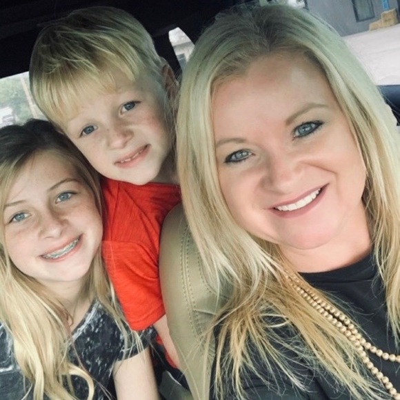 Profile Picture of Allison Kirby (@allison_kirby) on Poshmark