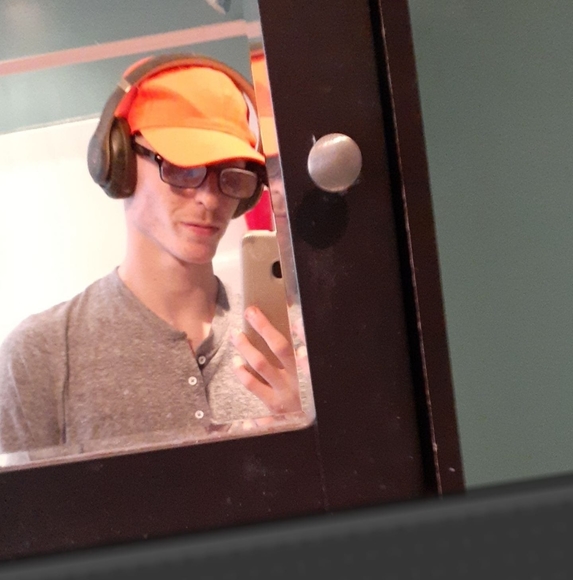 Profile Picture of Chris Ryan (@21cryan) on Poshmark