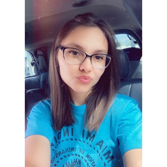 Profile Picture of Mallory Smolenski (@mamibbygg) on Poshmark