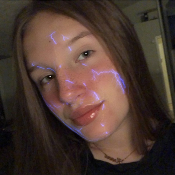 Profile Picture of Hanna Windt (@hannalee11700) on Poshmark