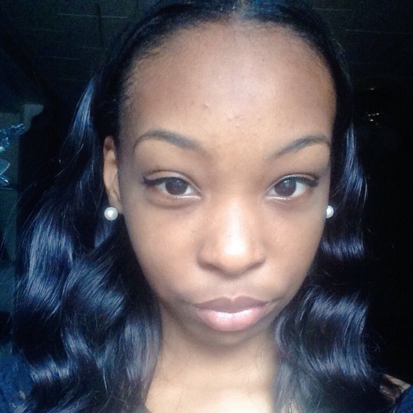 Profile Picture of Alexia Daniels (@alexiaraevon) on Poshmark