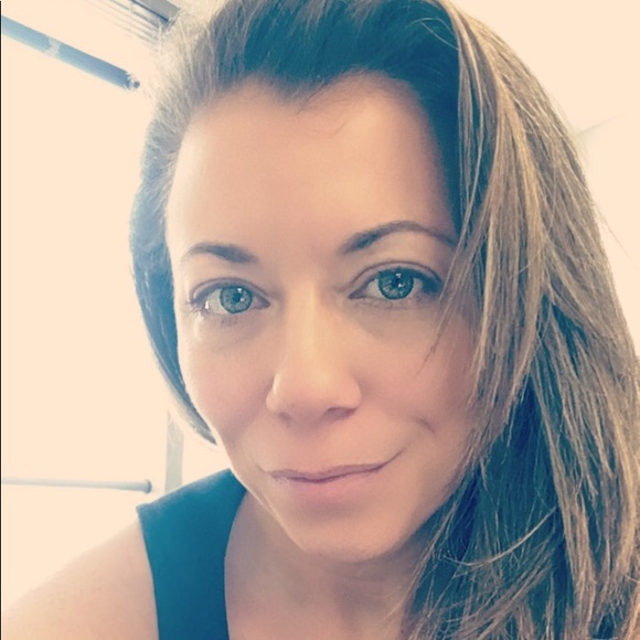 Profile Picture of Danielle Dinicola (@ddinicola29) on Poshmark