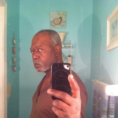 Profile Picture of Leon (@ParrottLeon) on Twitter