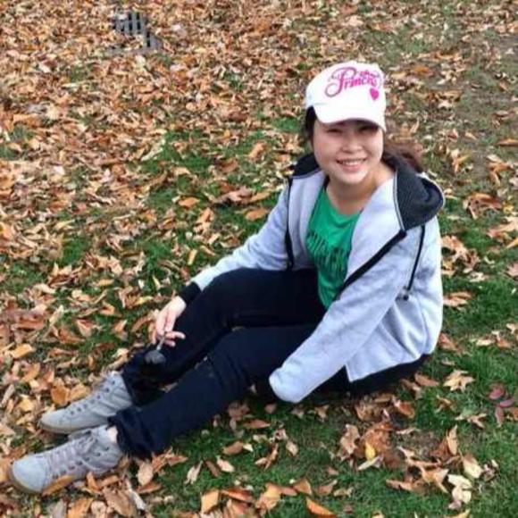 Profile Picture of Wen Shao (@shaoshao125) on Poshmark