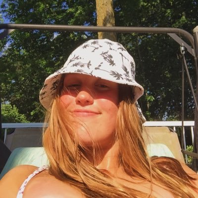 Profile Picture of Annie Springer (@anniespringerr) on Twitter