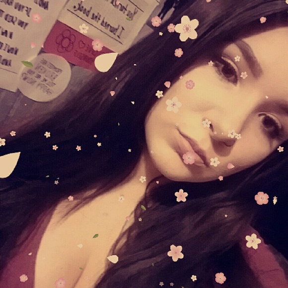Profile Picture of Haleigh Martin (@haileysaurx) on Poshmark