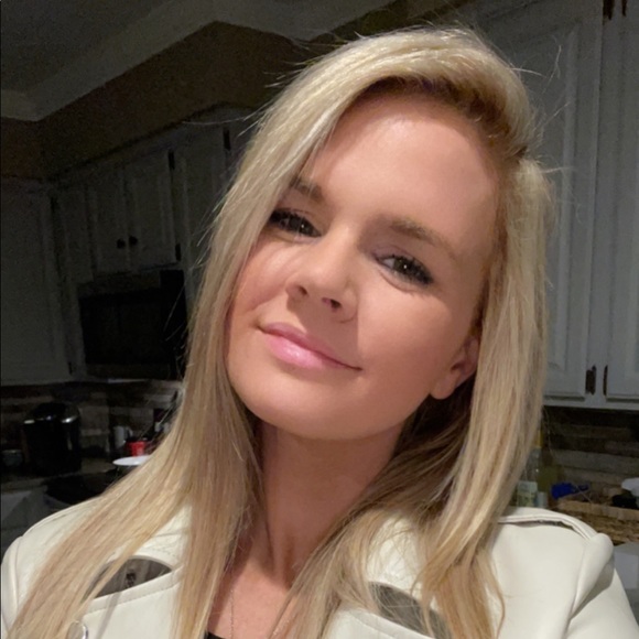 Profile Picture of Erica Haines (@tannererica11) on Poshmark
