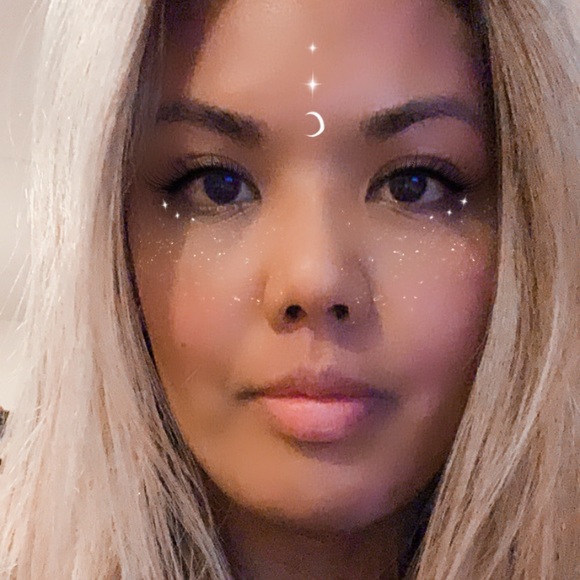 Profile Picture of Thyra Chin (@thyrachin) on Poshmark