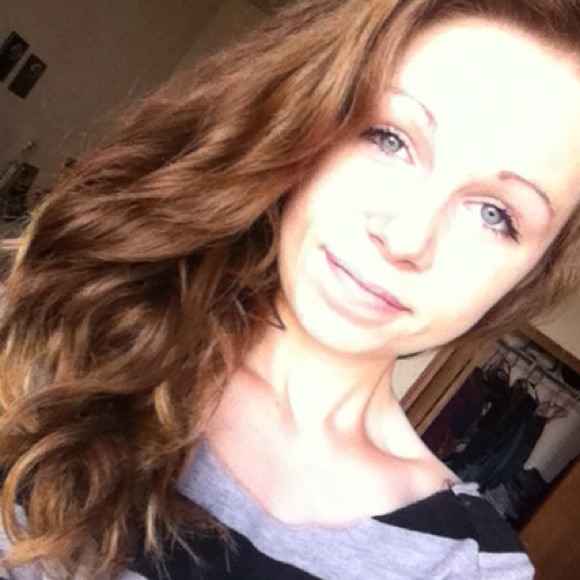 Profile Picture of Alexis Cook (@alexis_lynn_c) on Poshmark