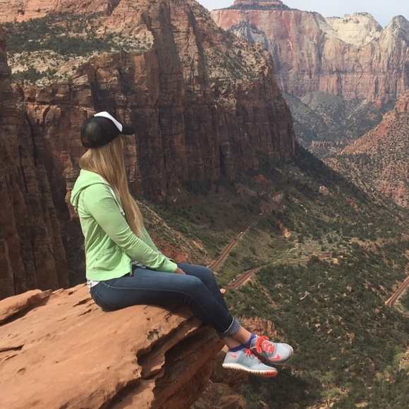 Profile Picture of Kayla Schoppmann (@kaylas83) on Poshmark
