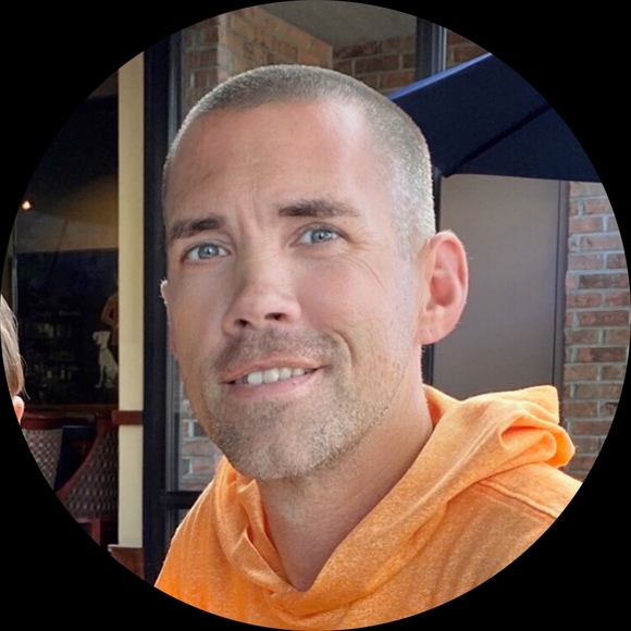 Profile Picture of Dustin Hyder (@dustinahyder) on Poshmark