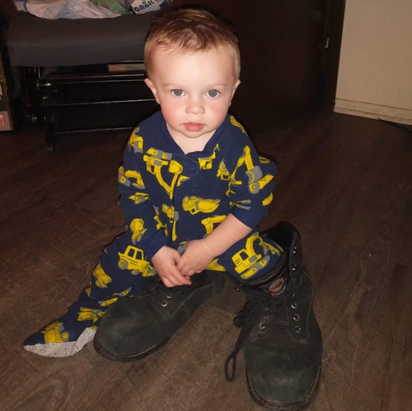 Profile Picture of Charles Kiskis (@charleskiskis) on Poshmark